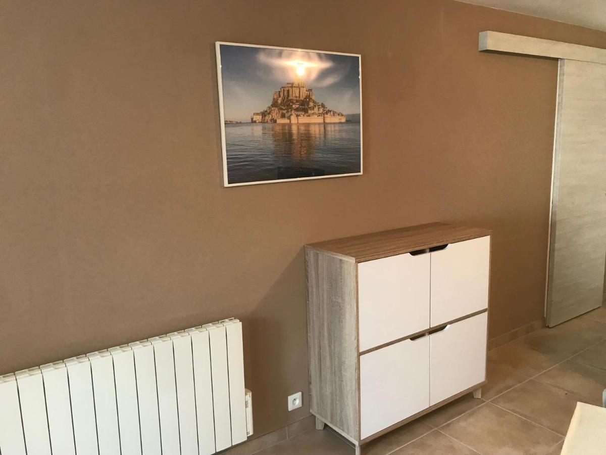 Tanis Hebergements Situes A 6 Kms Du Mont Saint Michel מראה חיצוני תמונה