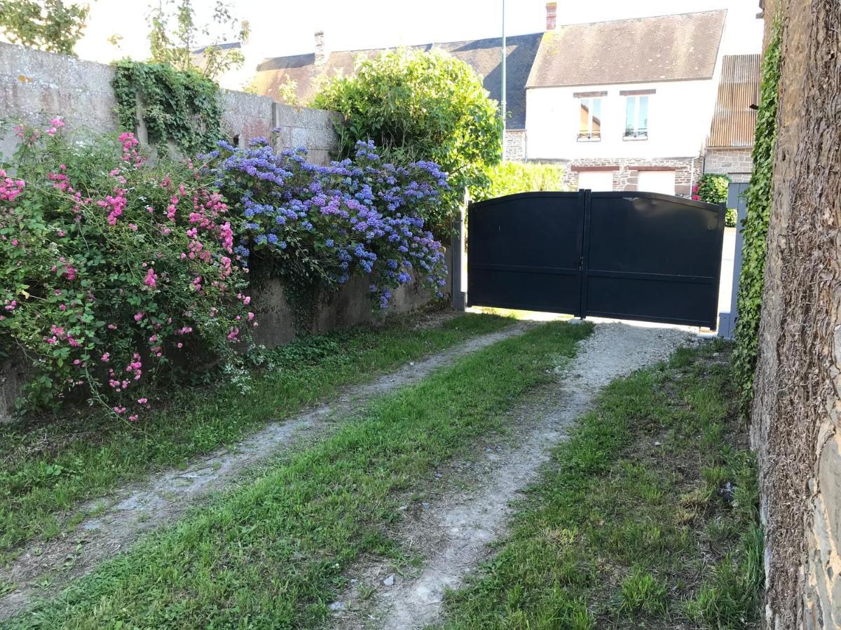 Tanis Hebergements Situes A 6 Kms Du Mont Saint Michel מראה חיצוני תמונה