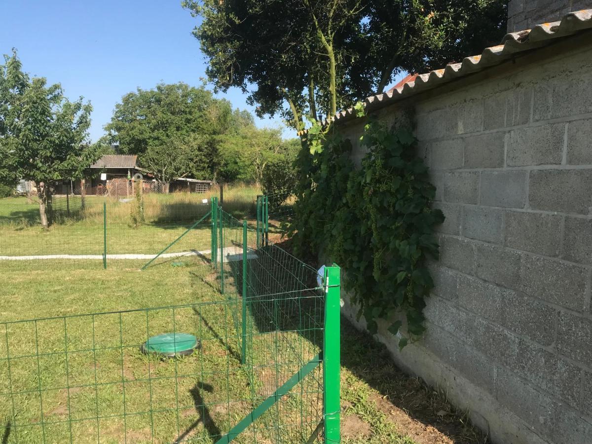Tanis Hebergements Situes A 6 Kms Du Mont Saint Michel מראה חיצוני תמונה